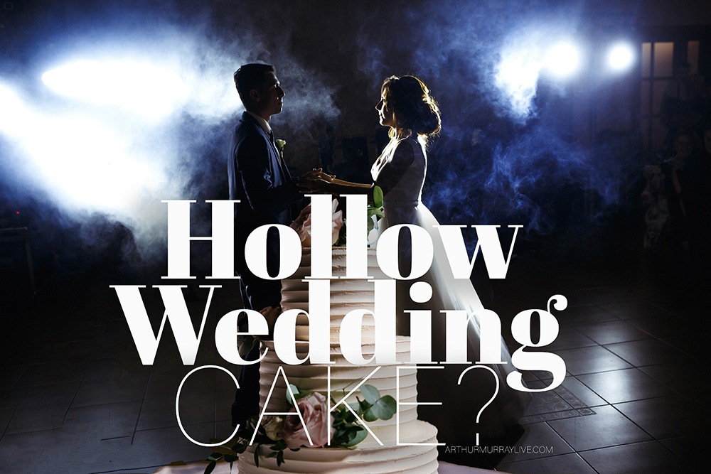 hollow-wedding-cake-first-dance